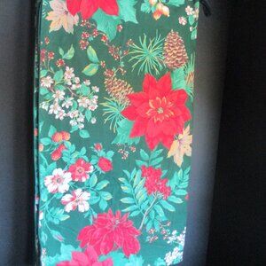 CHRISTMAS TABLECLOTH/POINSETTA/PINECONES/56X105